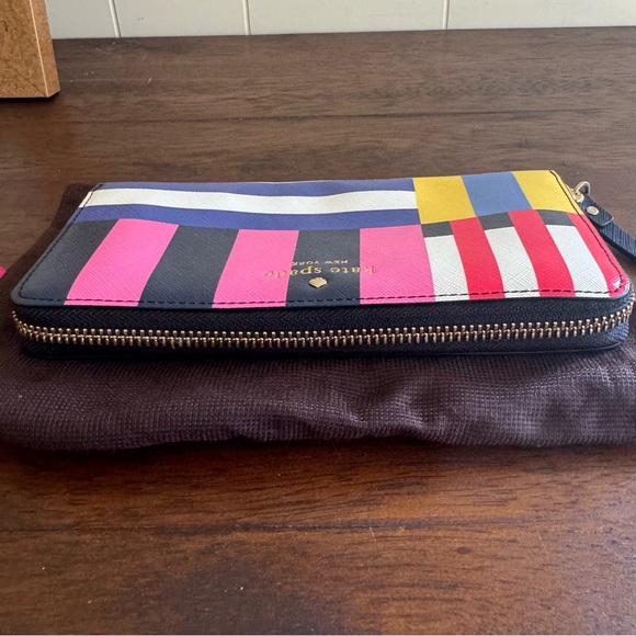 Kate Spade Story Book Cedar Street Flag Stripes Wallet NWT - Picture 7 of 14